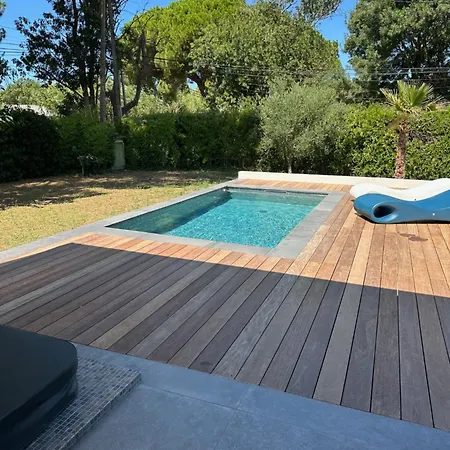 Bord De Piscine, Jacuzzi Vila Hyères