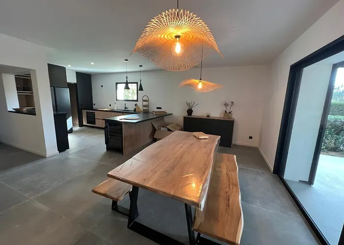 Bord De Piscine, Jacuzzi Villa