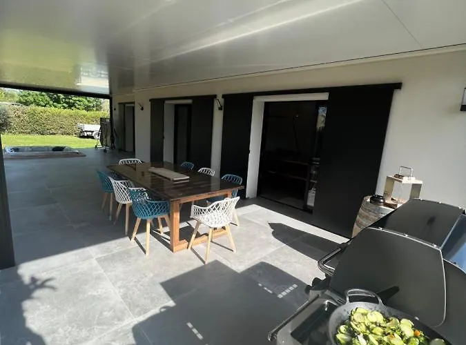 Bord De Piscine, Jacuzzi Villa