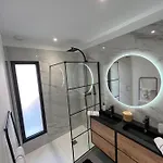 Bord De Piscine, Jacuzzi Villa
