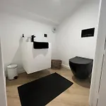 Bord De Piscine, Jacuzzi