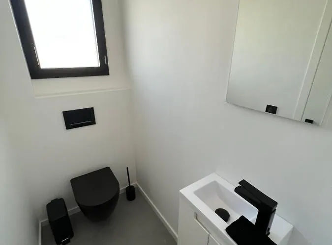 Bord De Piscine, Jacuzzi