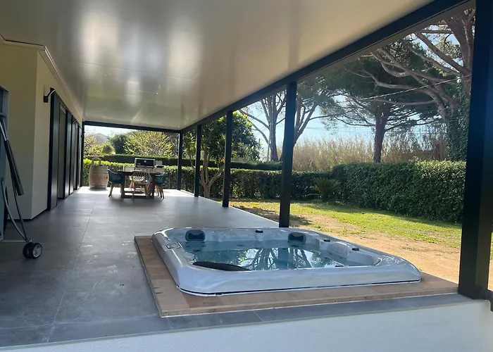 Bord De Piscine, Jacuzzi Villa