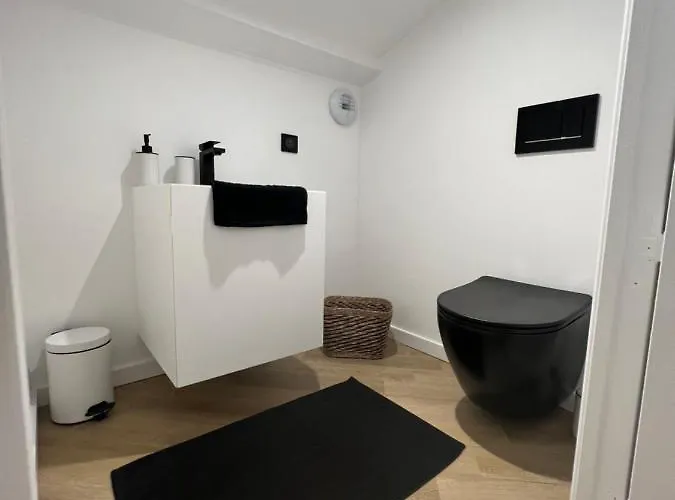 Bord De Piscine, Jacuzzi