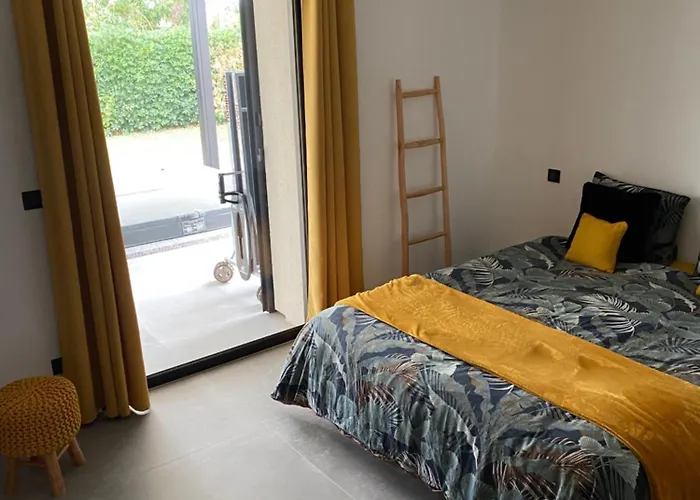 Bord De Piscine, Jacuzzi Hyères