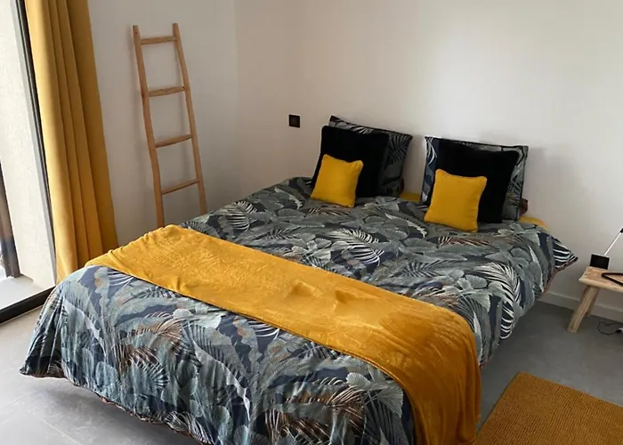 Bord De Piscine, Jacuzzi Villa *