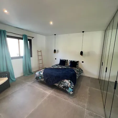 Villa Bord De *